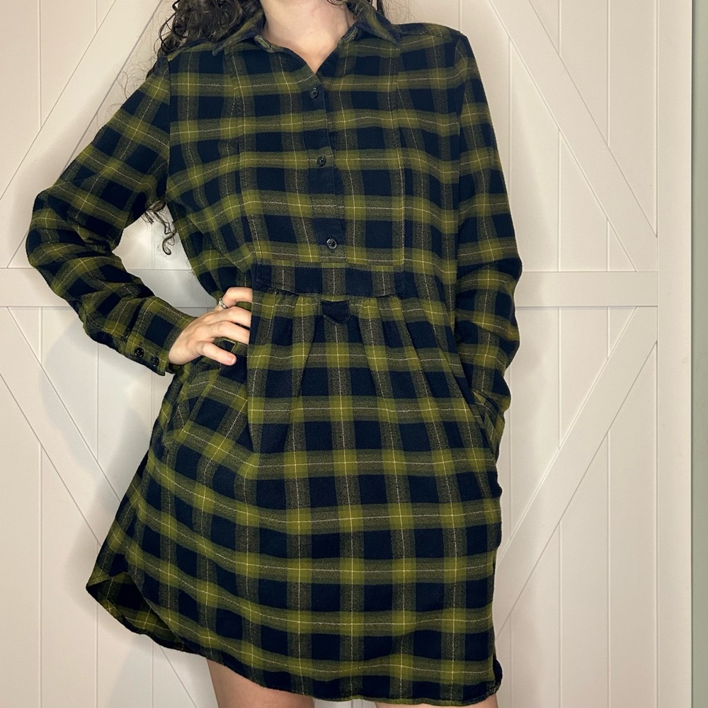 Banana Republic Navy and Green Plaid Button Down‎ Dress Size Small